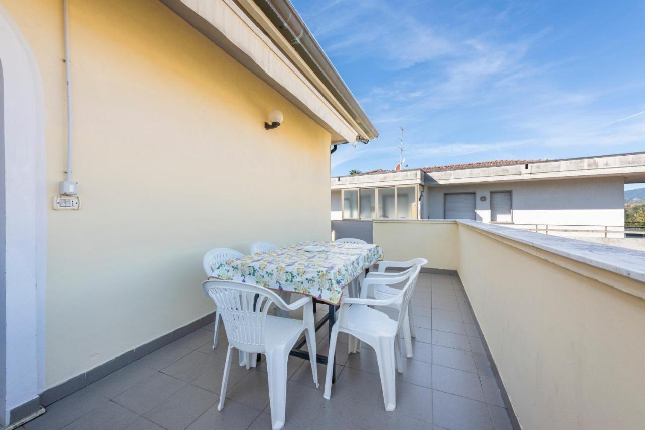 Residenza Tirrenia By Mmega Apartment Marina di Massa Bagian luar foto