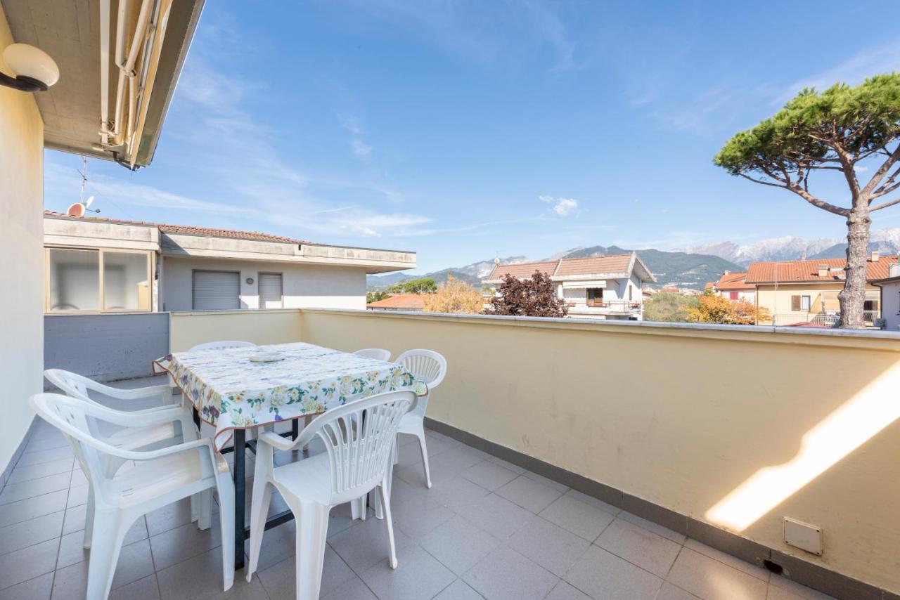 Residenza Tirrenia By Mmega Apartment Marina di Massa Bagian luar foto